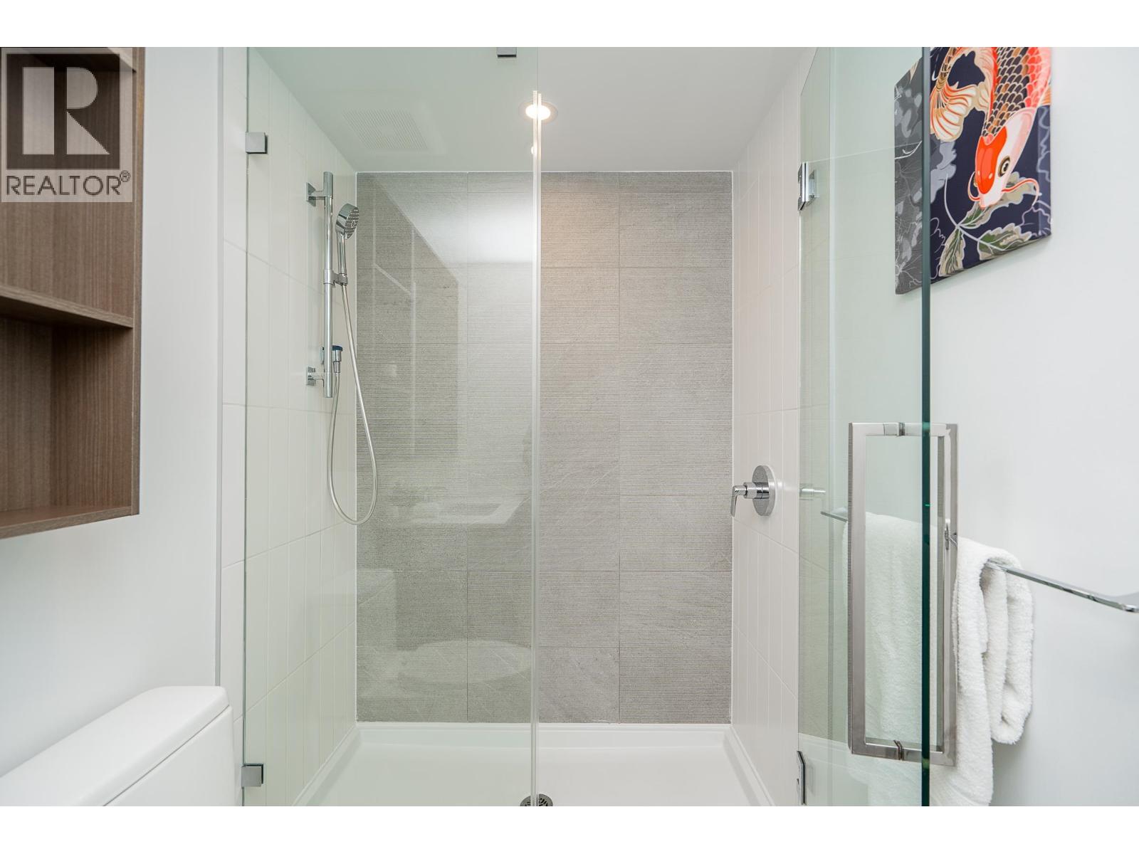 304 645 COMO LAKE AVENUE, Coquitlam