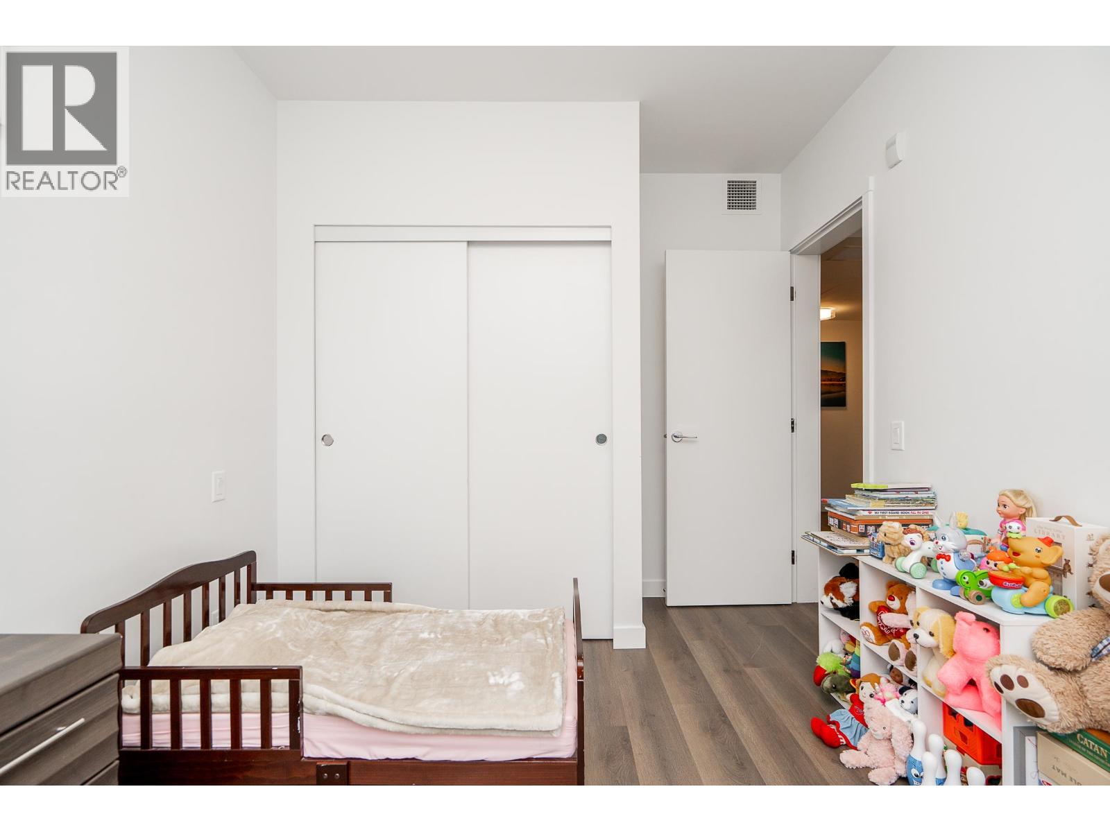 304 645 COMO LAKE AVENUE, Coquitlam