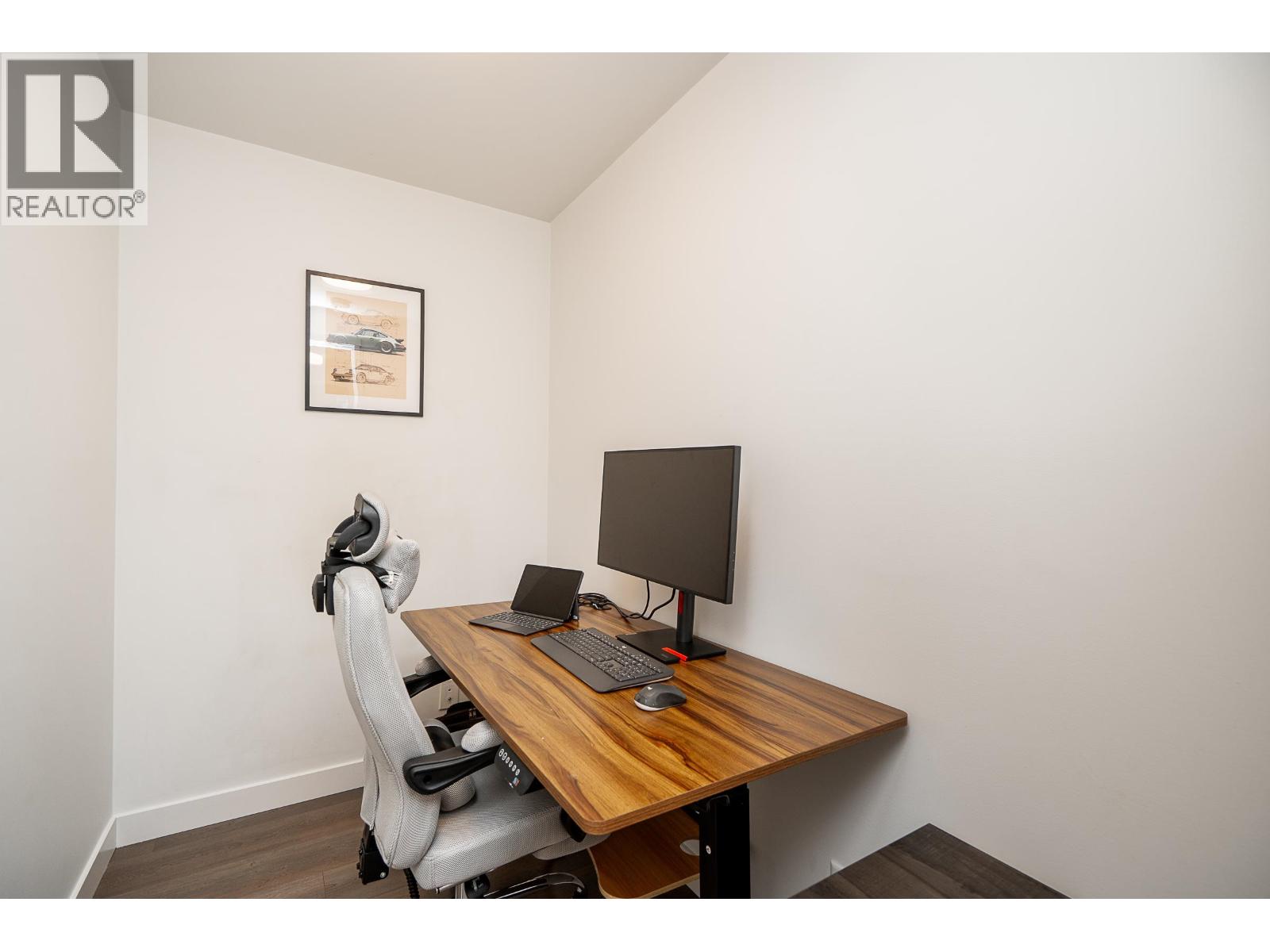 304 645 COMO LAKE AVENUE, Coquitlam