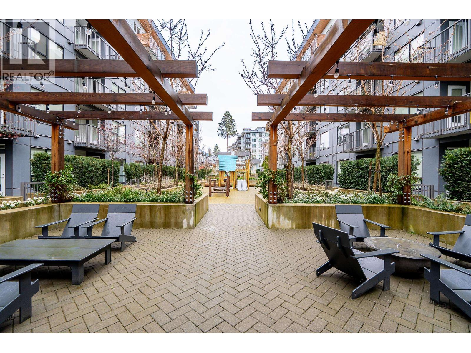 304 645 COMO LAKE AVENUE, Coquitlam