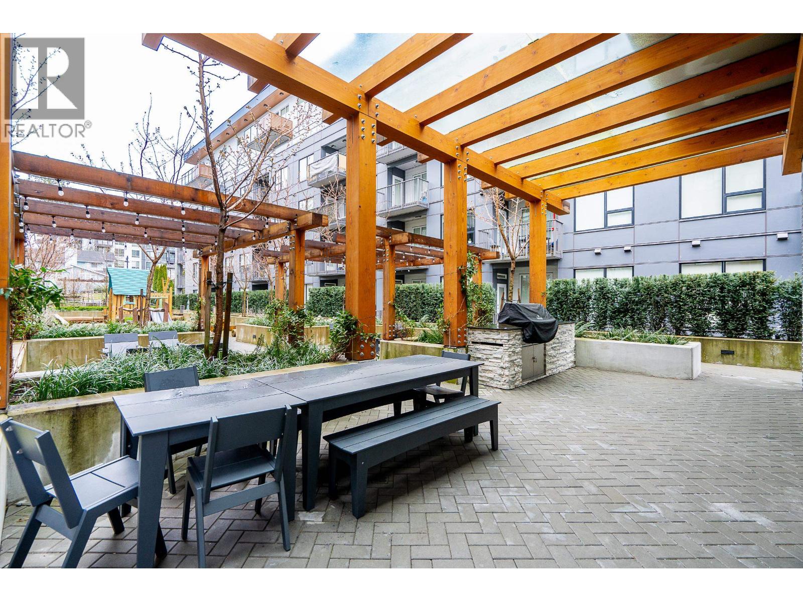 304 645 COMO LAKE AVENUE, Coquitlam