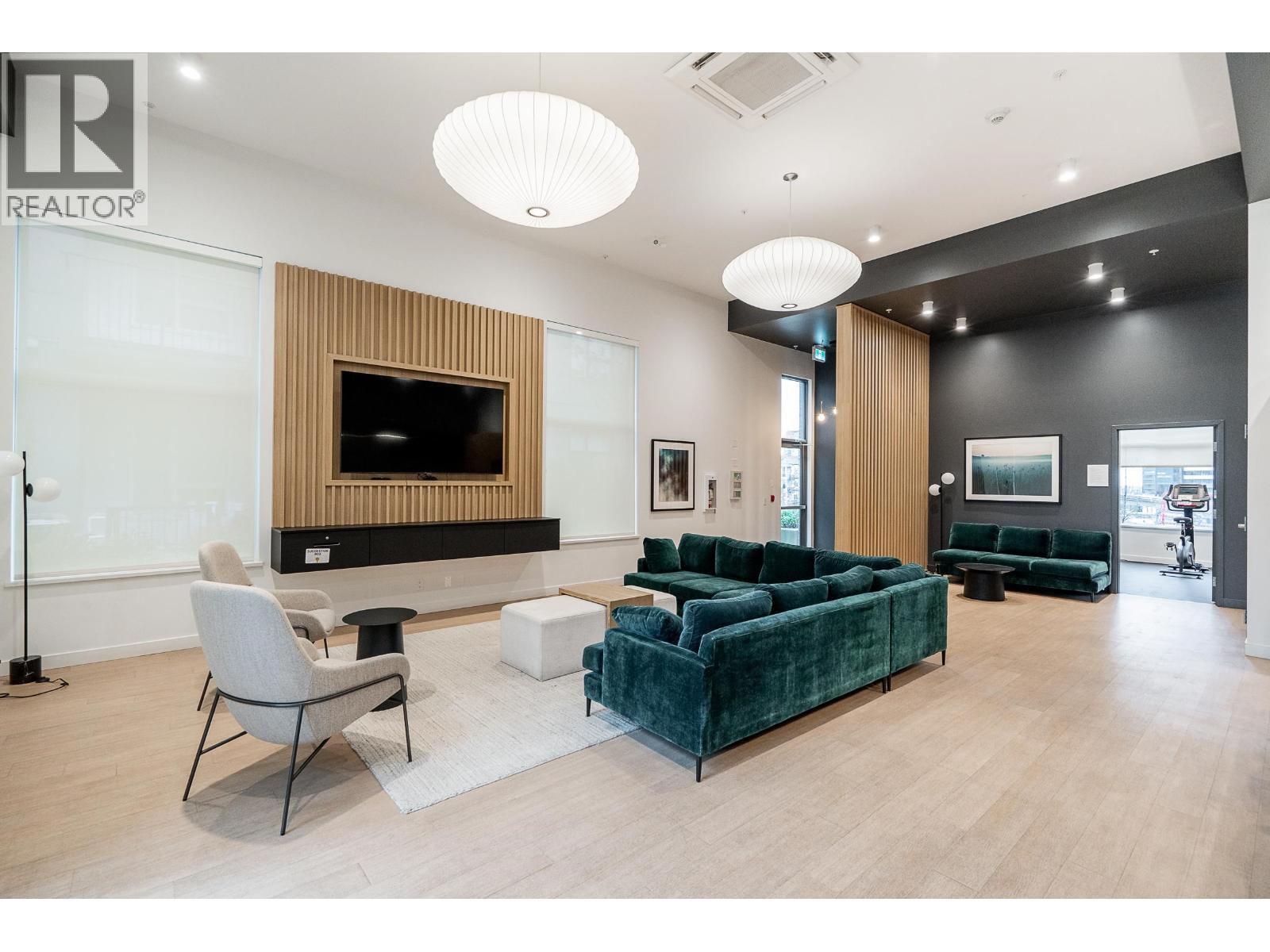 304 645 COMO LAKE AVENUE, Coquitlam