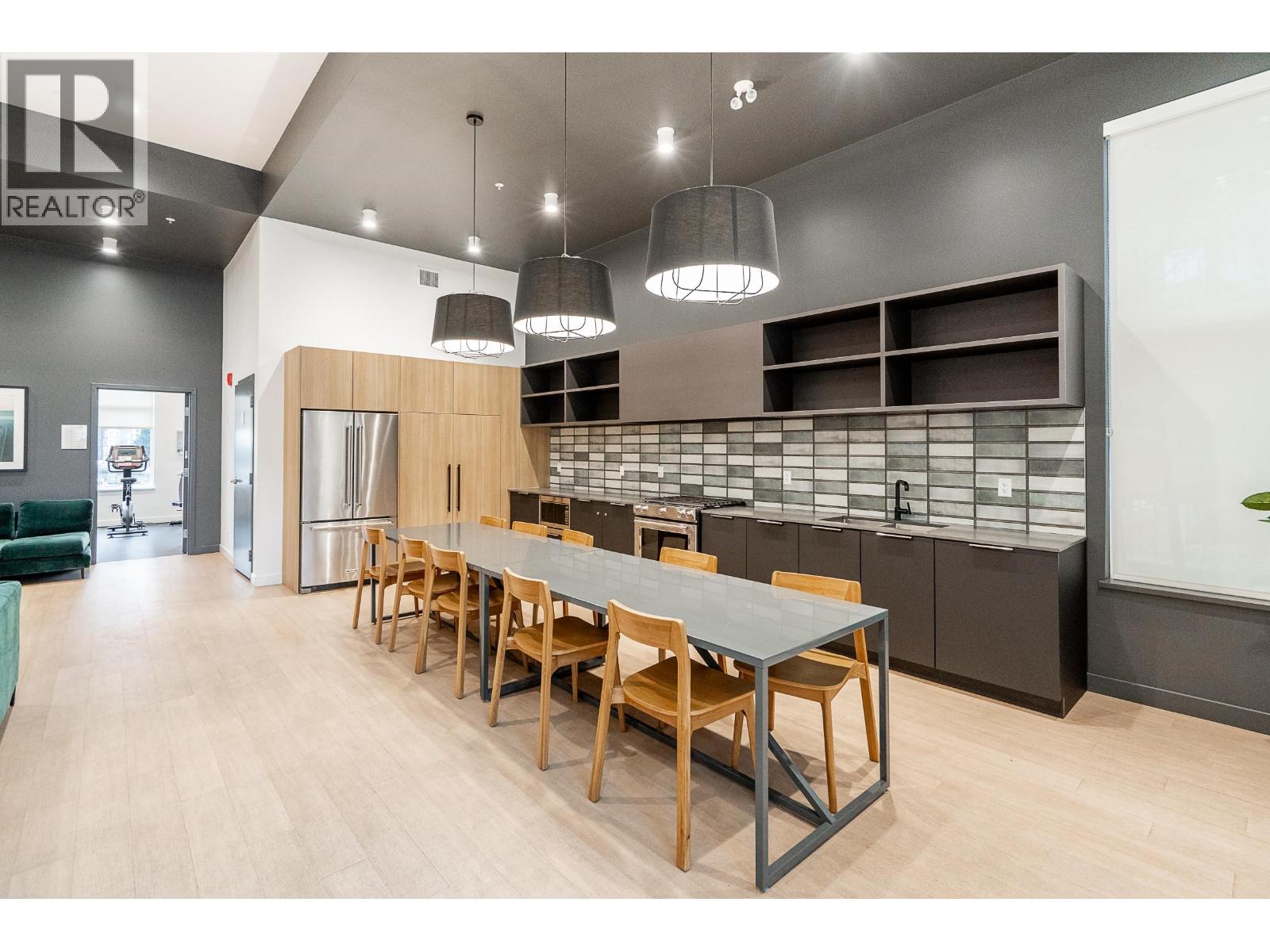 304 645 COMO LAKE AVENUE, Coquitlam