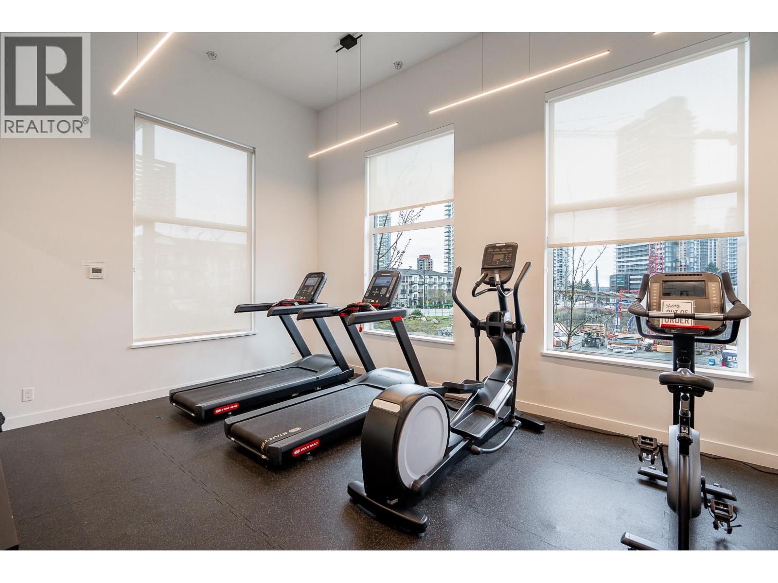 304 645 COMO LAKE AVENUE, Coquitlam