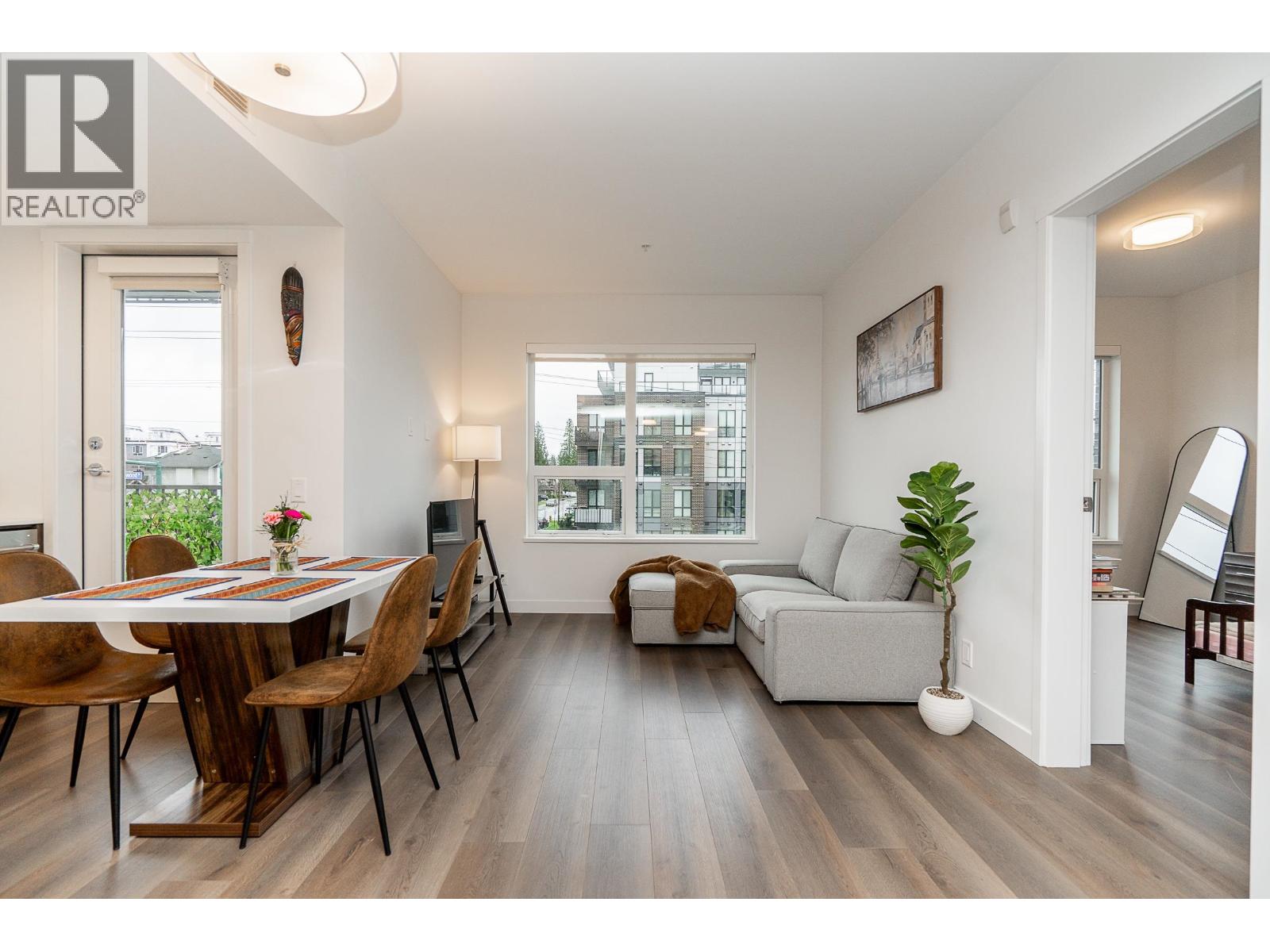 304 645 COMO LAKE AVENUE, Coquitlam