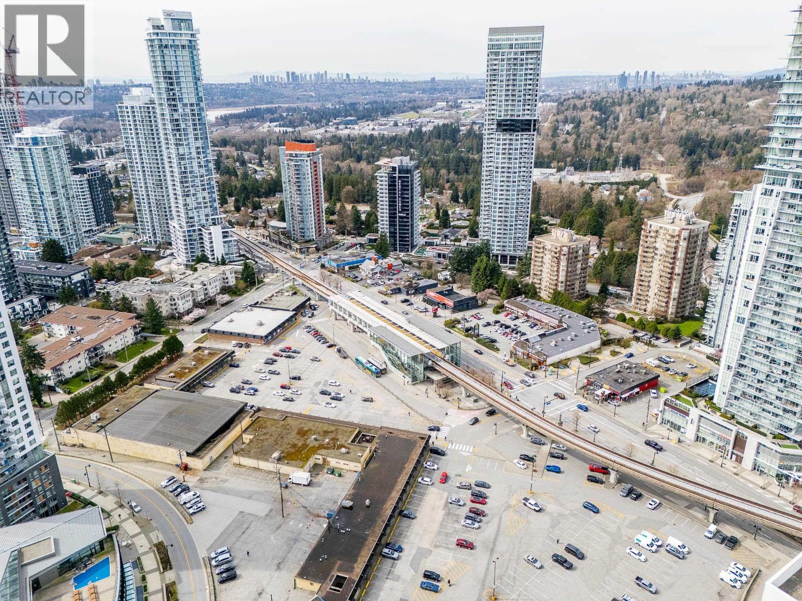 304 645 COMO LAKE AVENUE, Coquitlam