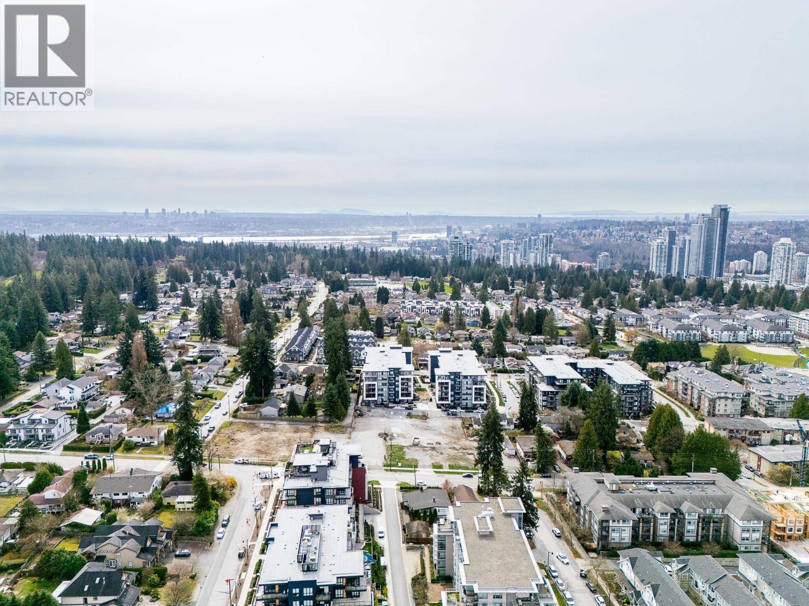 304 645 COMO LAKE AVENUE, Coquitlam