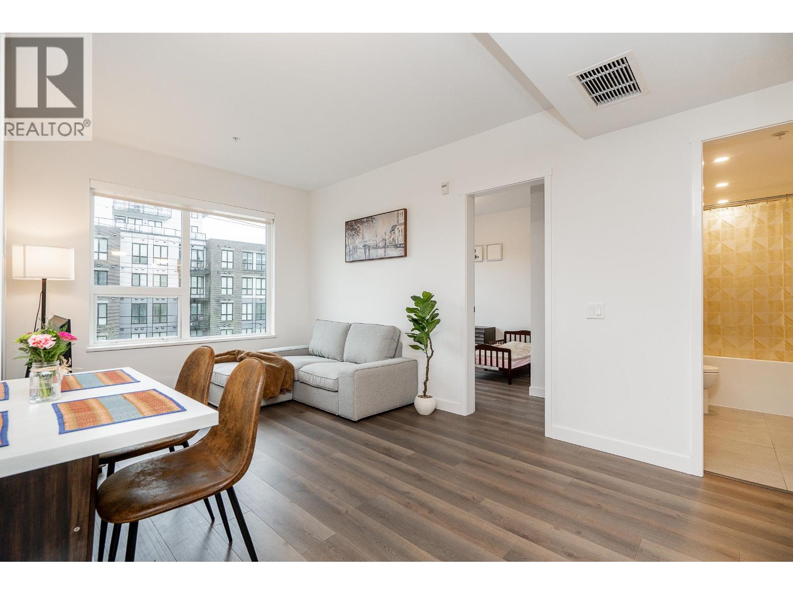 304 645 COMO LAKE AVENUE, Coquitlam