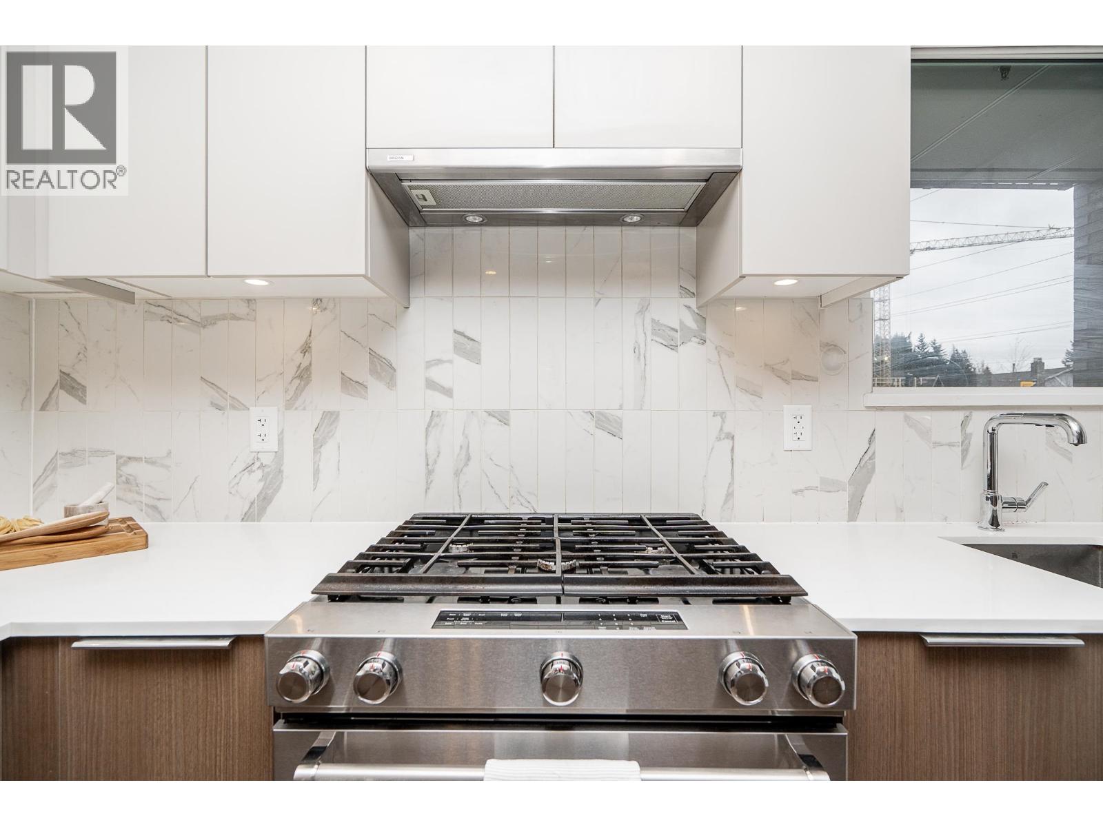 304 645 COMO LAKE AVENUE, Coquitlam