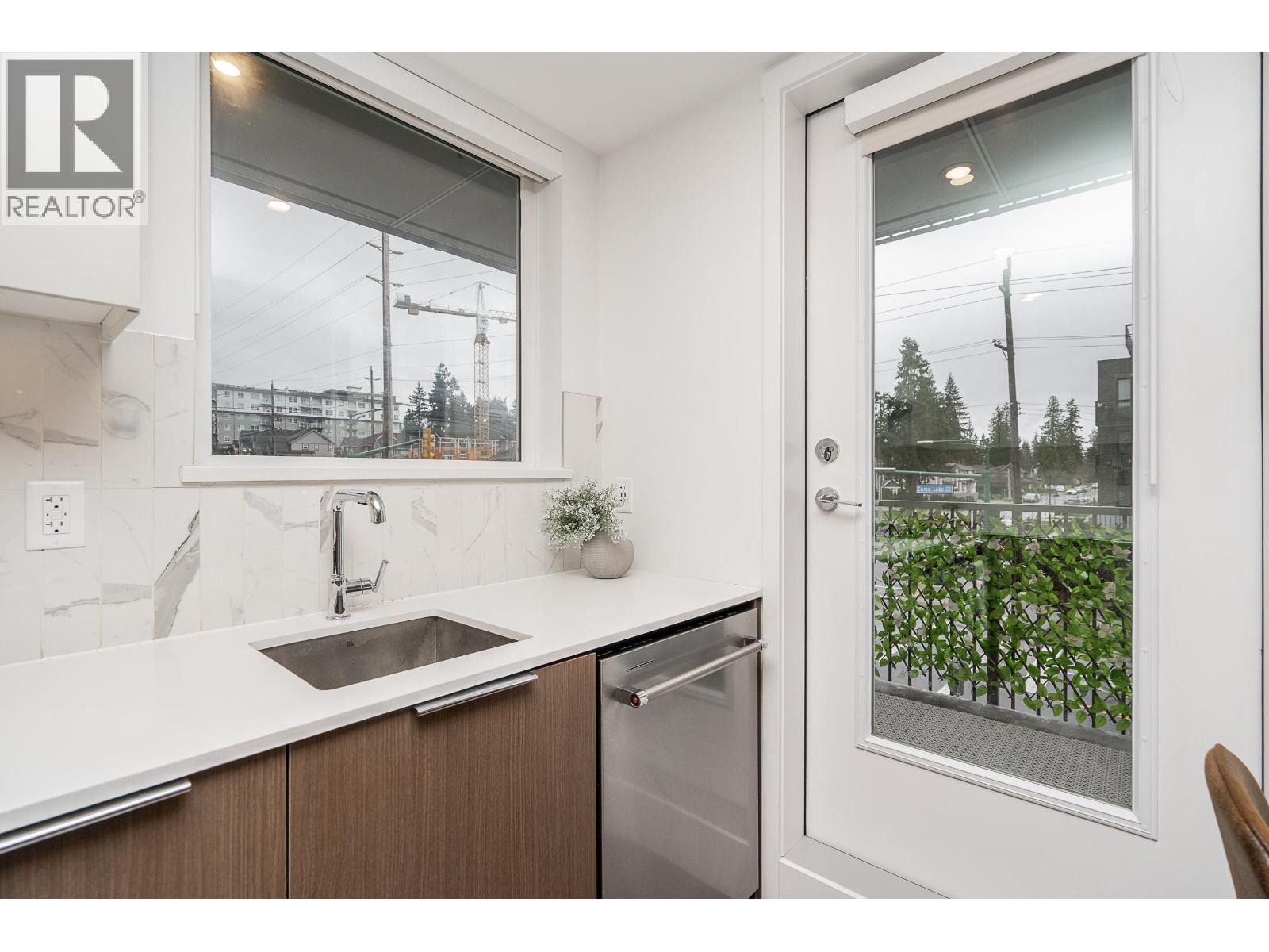 304 645 COMO LAKE AVENUE, Coquitlam