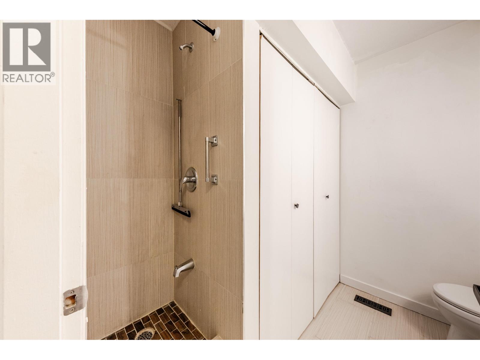 8008 ASH Street, Richmond