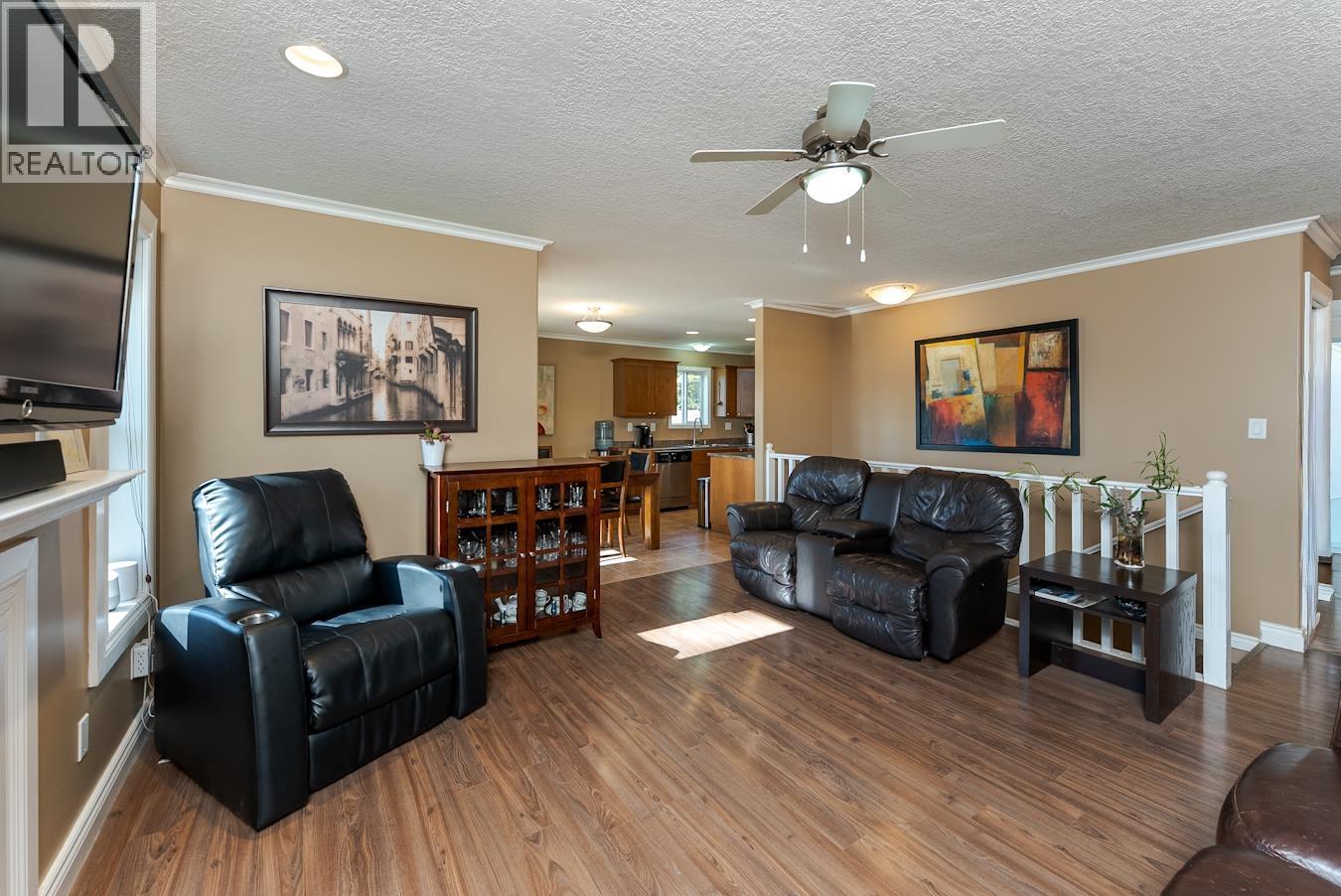 8385 MURALT ROAD - 10