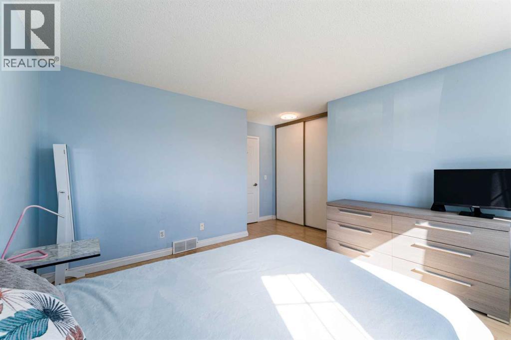 Single Family House for Sale in  Erin Road SE Erin Woods Calgary 