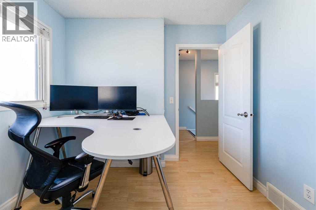 Single Family House for Sale in  Erin Road SE Erin Woods Calgary 