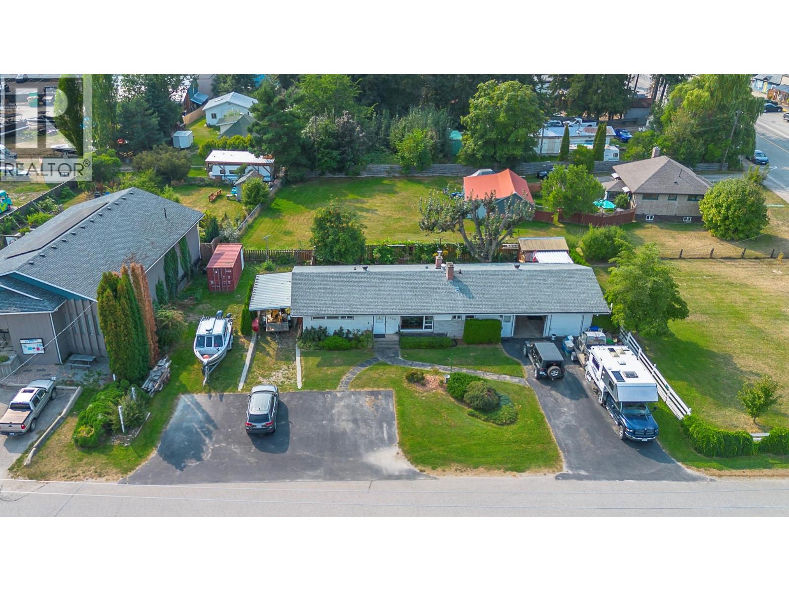 1230 Shuswap Avenue, Sicamous