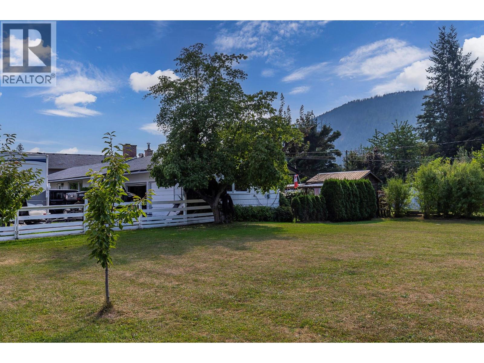 1230 Shuswap Avenue, Sicamous