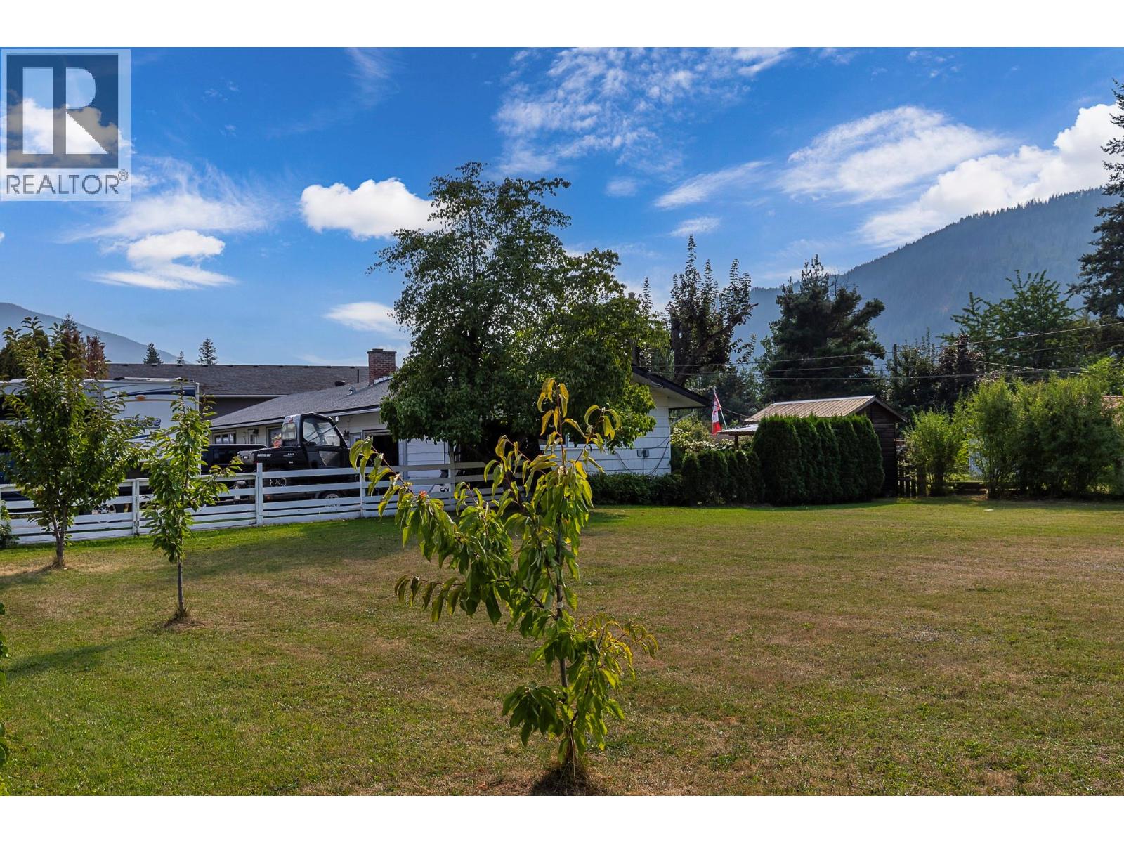 1230 Shuswap Avenue, Sicamous