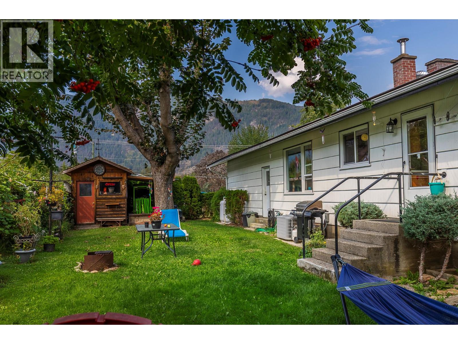 1230 Shuswap Avenue, Sicamous