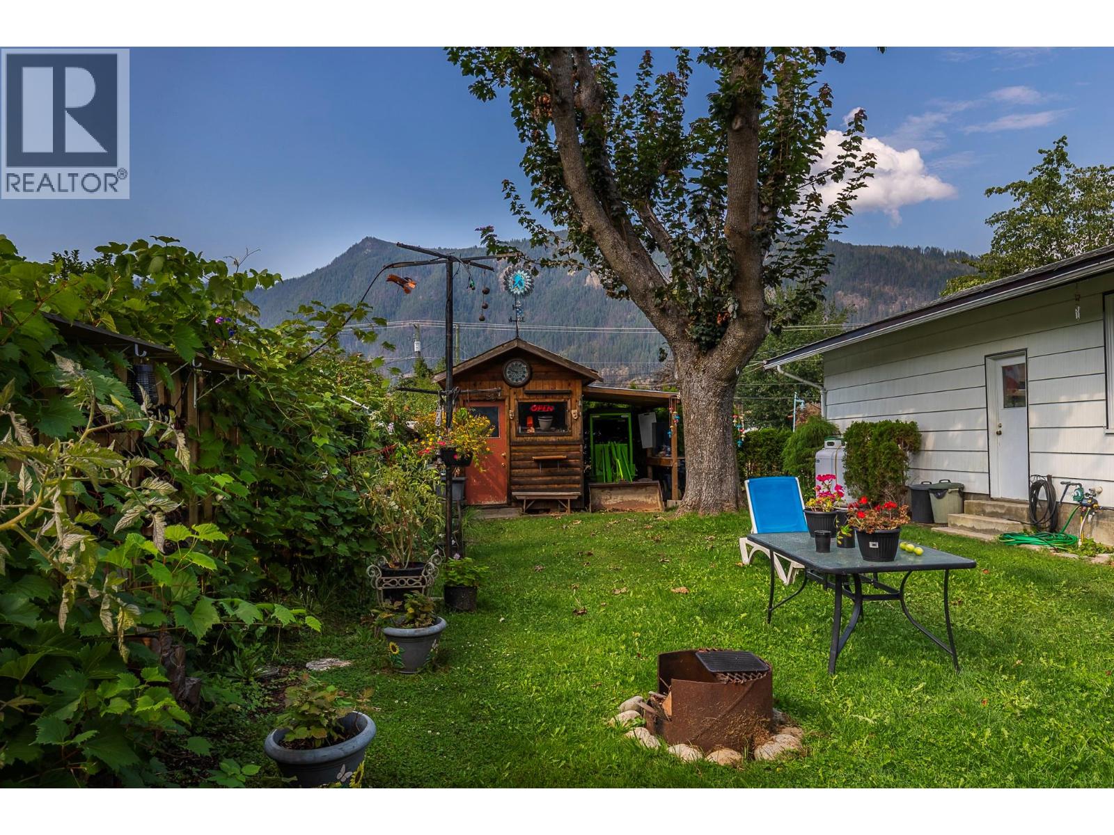 1230 Shuswap Avenue, Sicamous