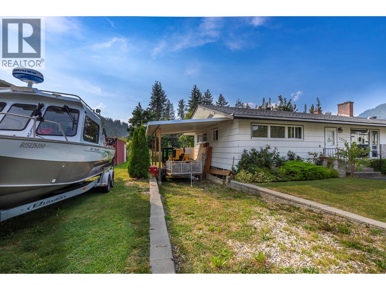 1230 Shuswap Avenue, Sicamous