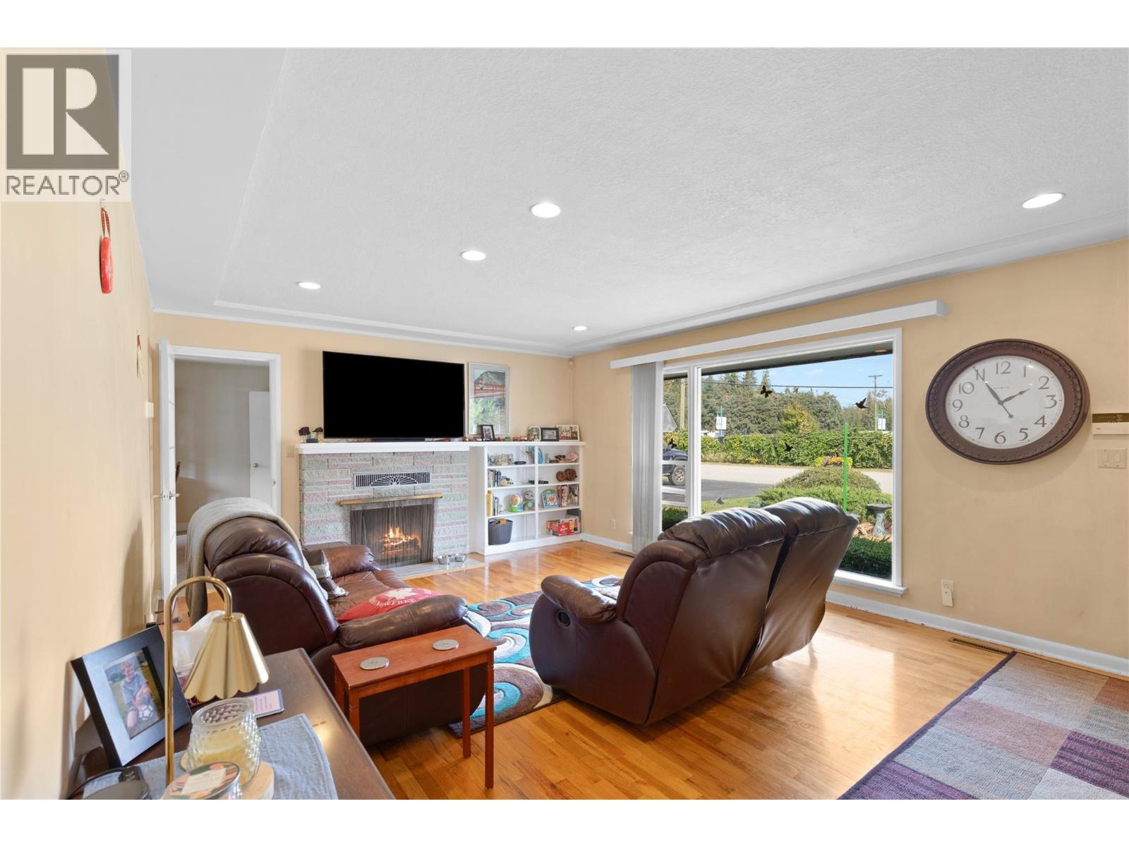 1230 Shuswap Avenue, Sicamous