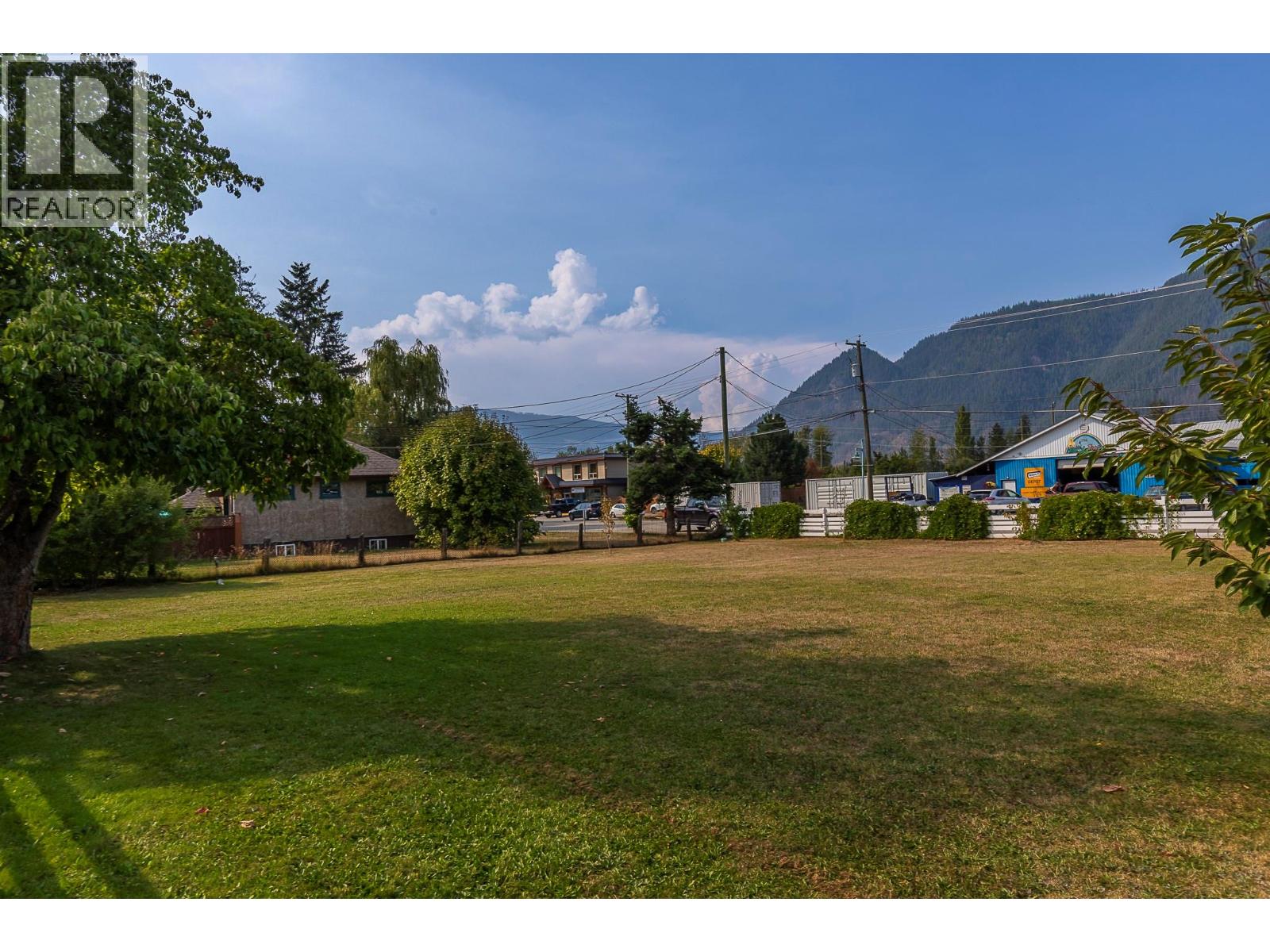 1230 Shuswap Avenue, Sicamous