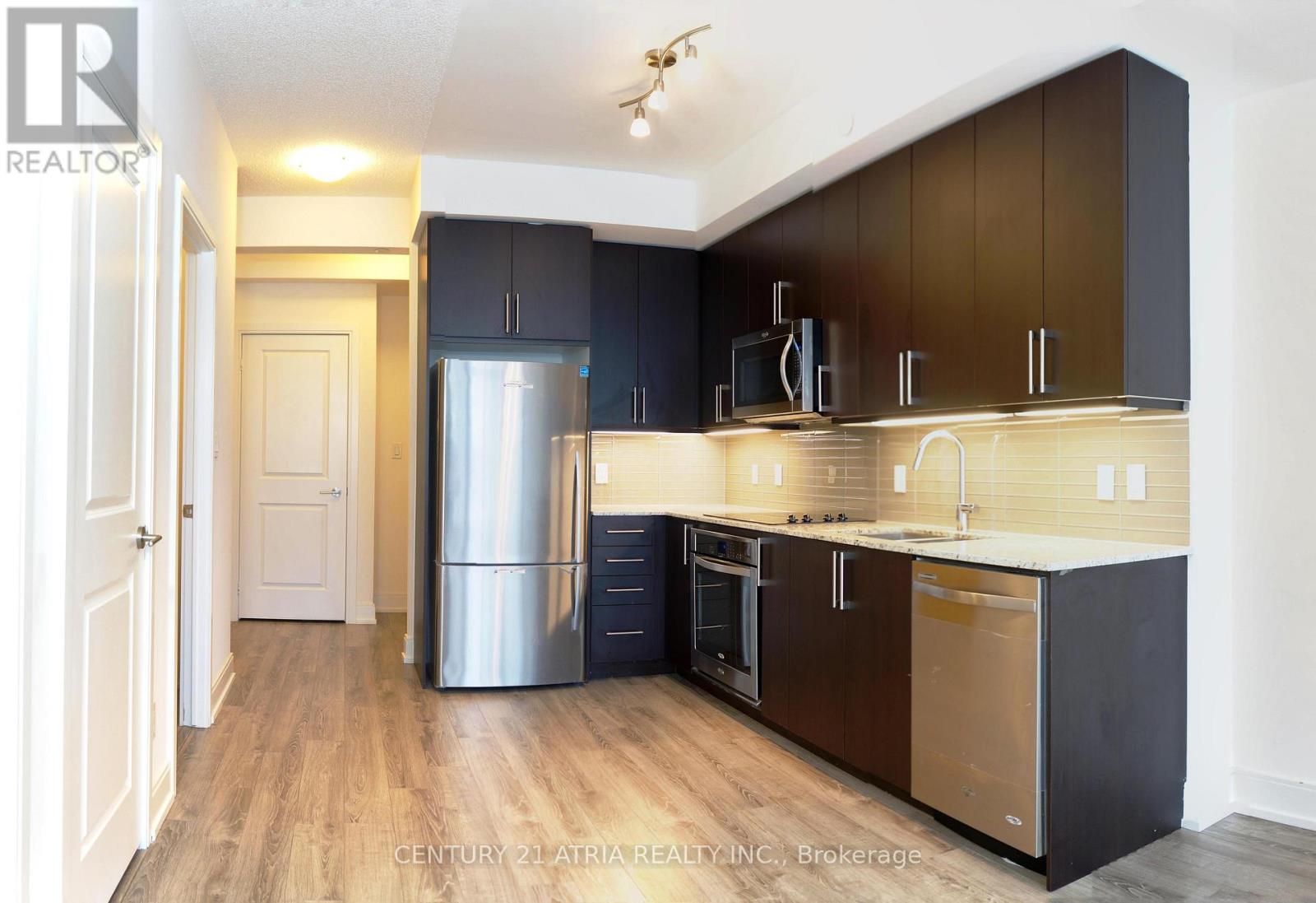 Listing photo of 612B - 9600 YONGE STREET