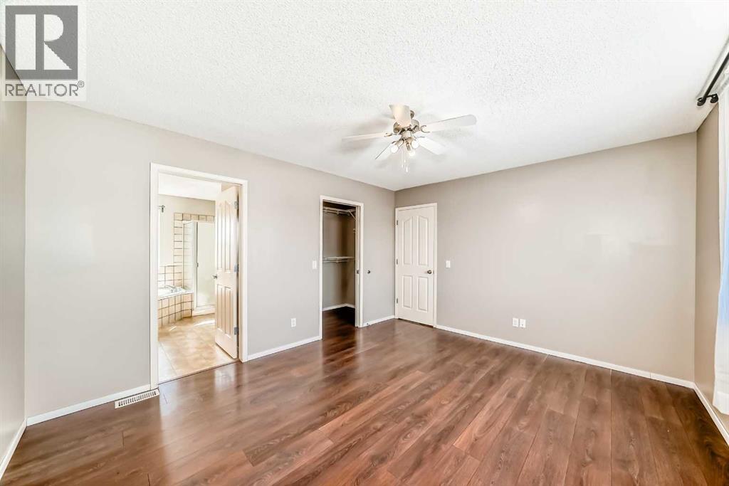 Single Family House for Sale in  Somerside Crescent SW Somerset Calgary 