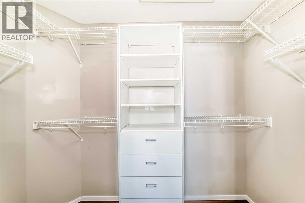 Single Family House for Sale in  Somerside Crescent SW Somerset Calgary 