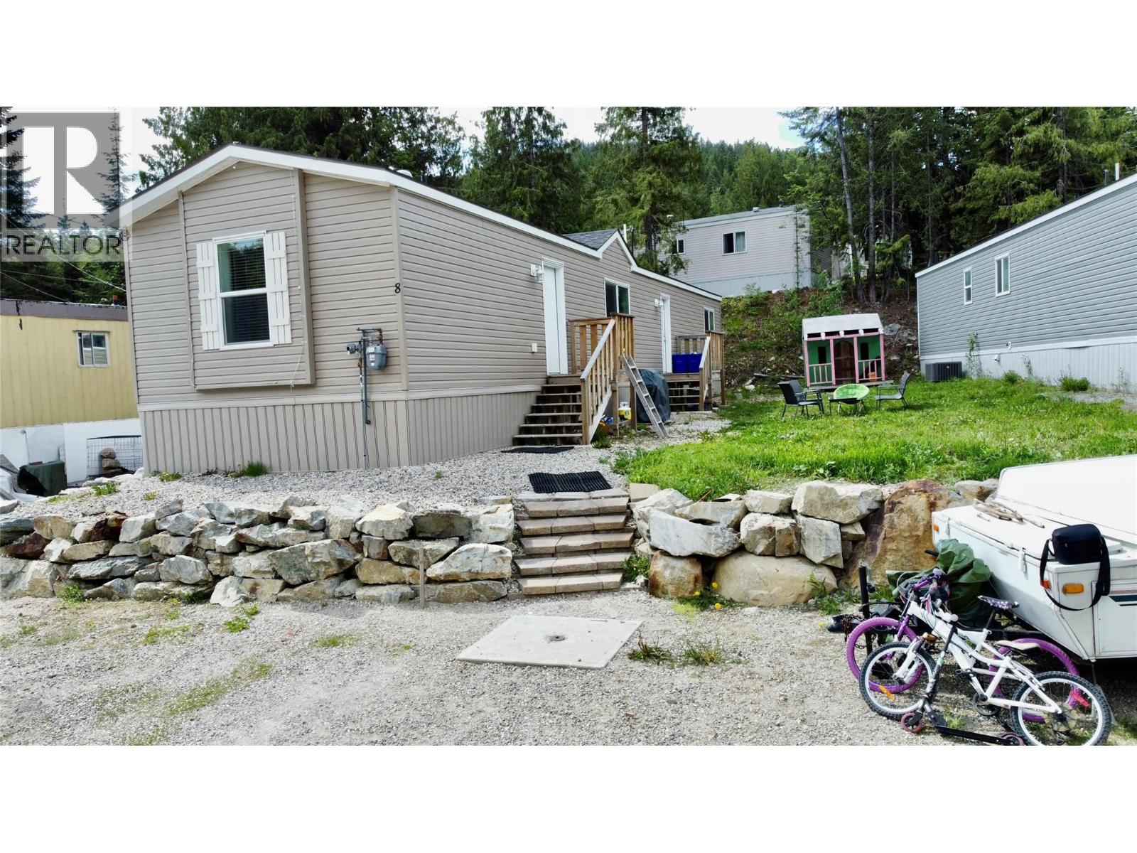 8 891 MONTE VISTA Drive, Rossland