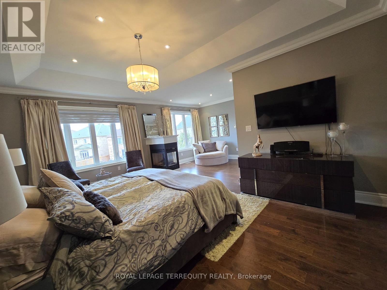19 BLACK DIAMOND CRESCENT - 25