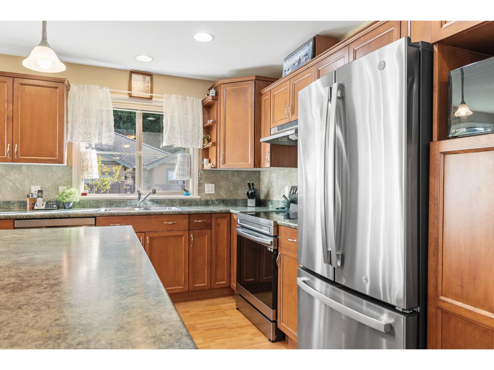 100 46000 THOMAS ROAD, Vedder Crossing