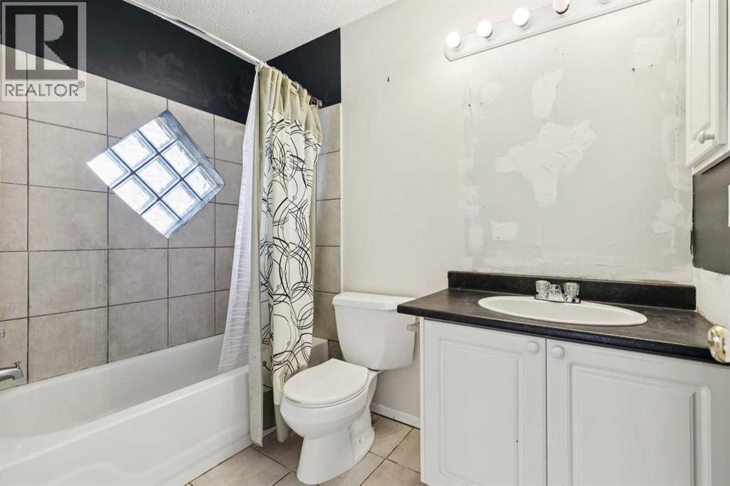 Single Family House for Sale in  Covewood Park NE Coventry Hills Calgary 