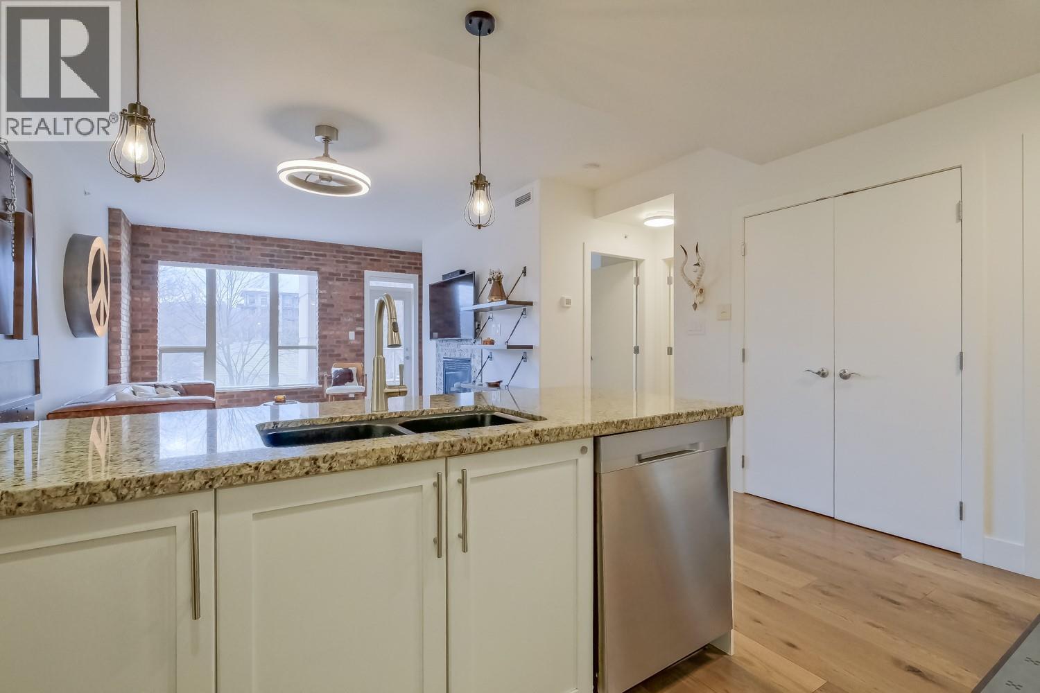 1160 Bernard Avenue Unit# 215, Kelowna