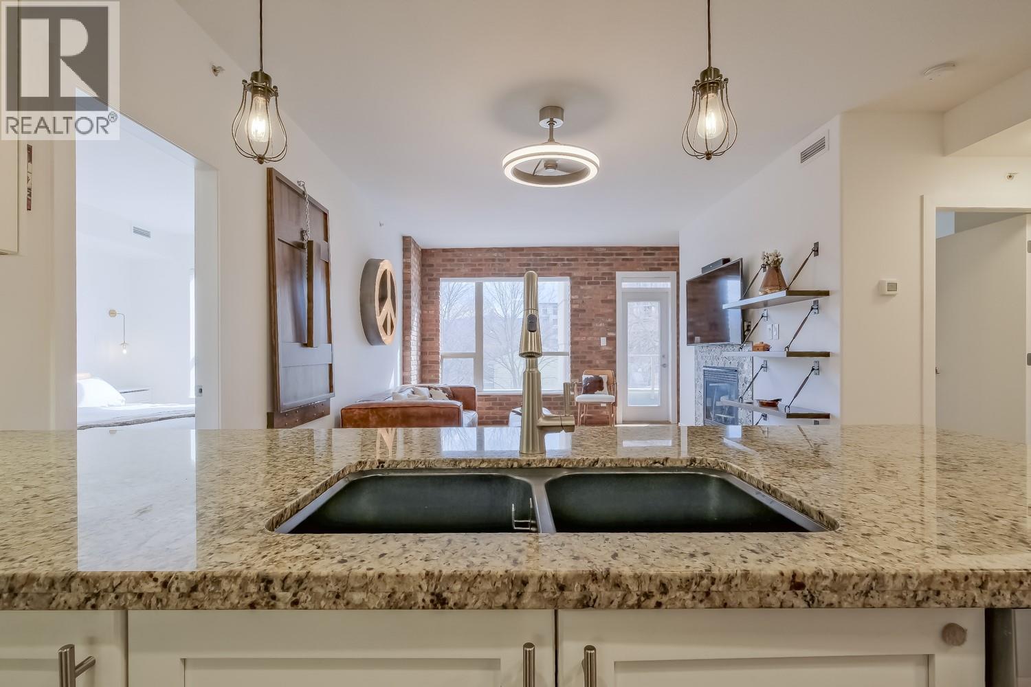 1160 Bernard Avenue Unit# 215, Kelowna