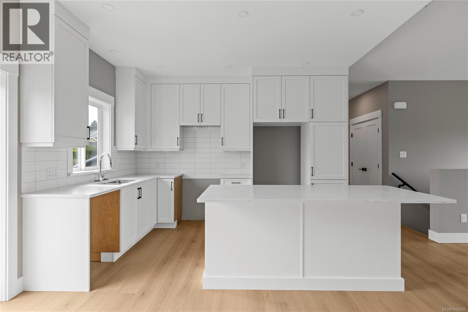 746 Doehle Ave, Parksville