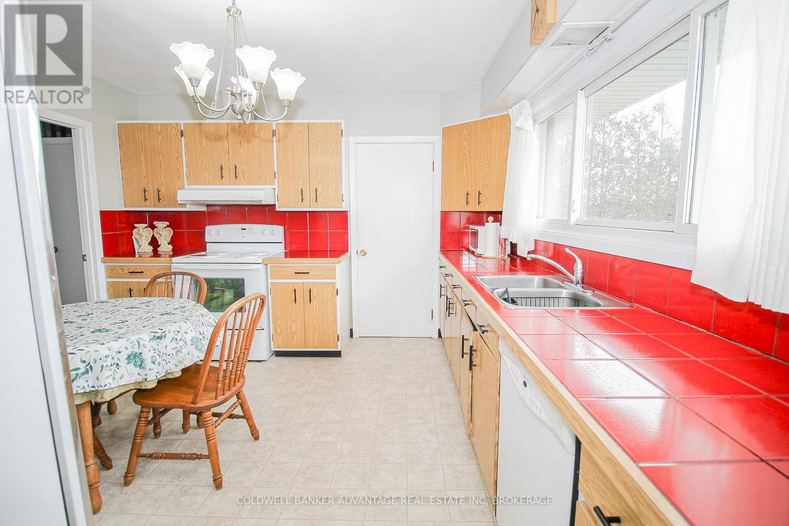 377 SILVERTHORN CRESCENT - 13