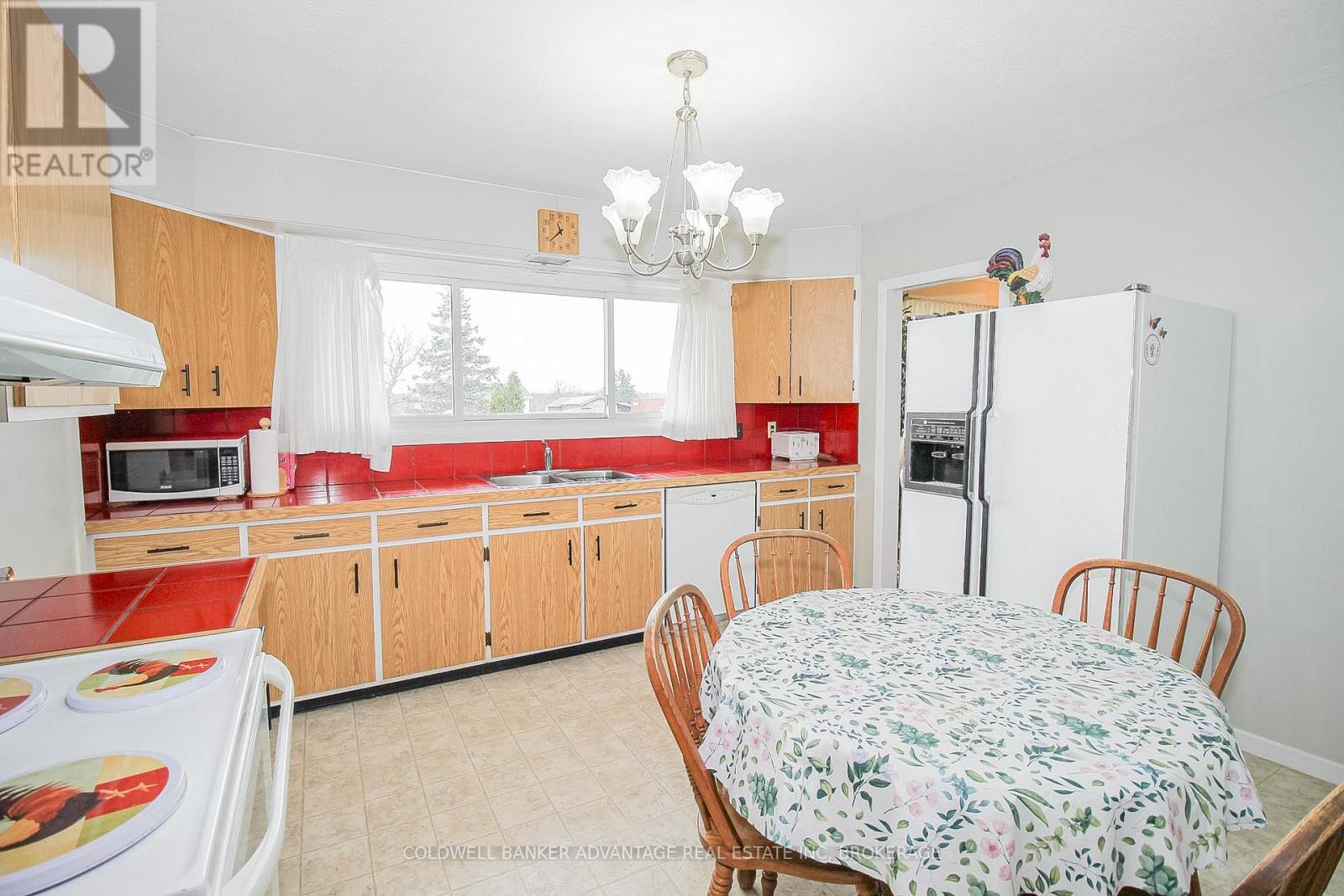 377 SILVERTHORN CRESCENT - 17