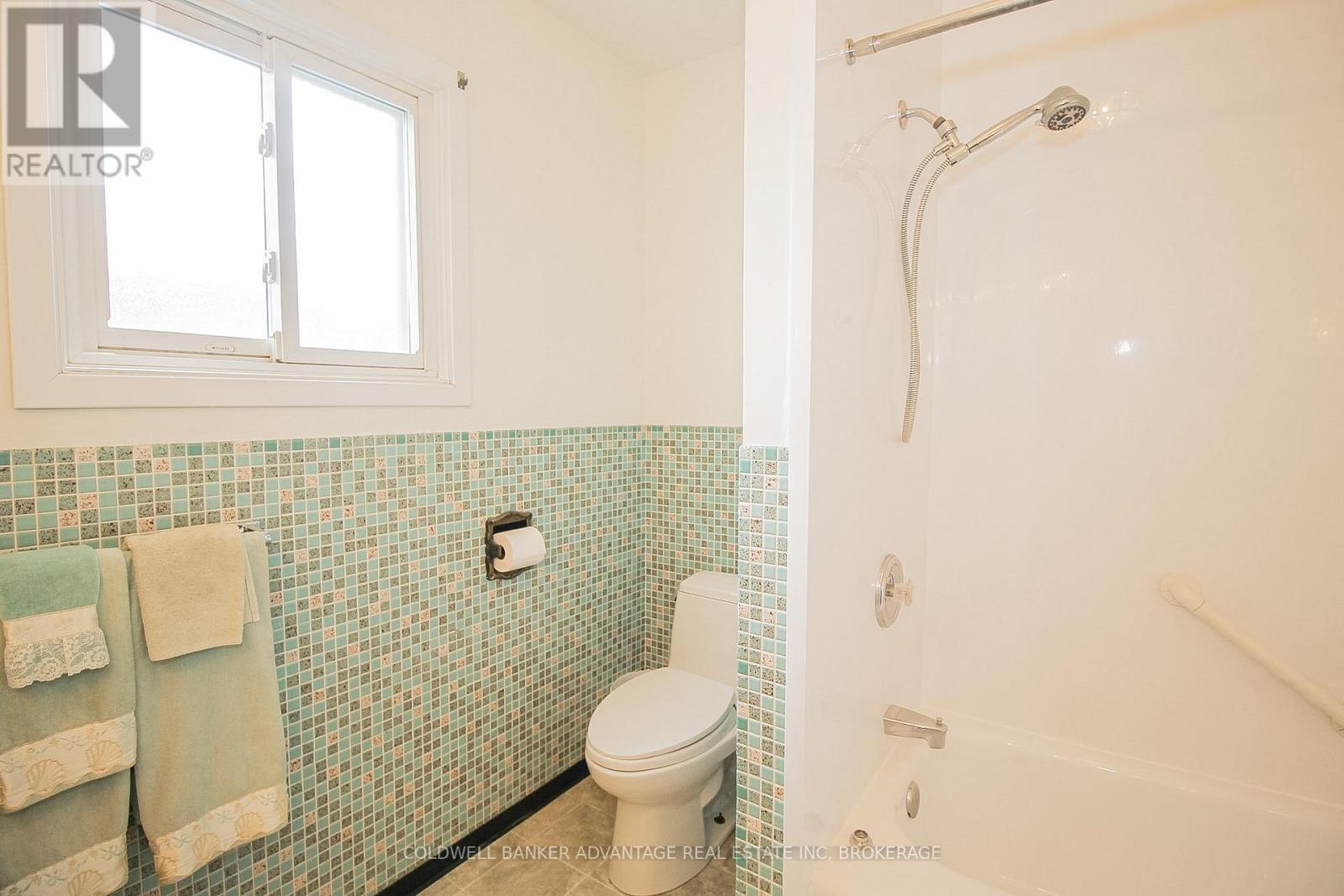 377 SILVERTHORN CRESCENT - 24