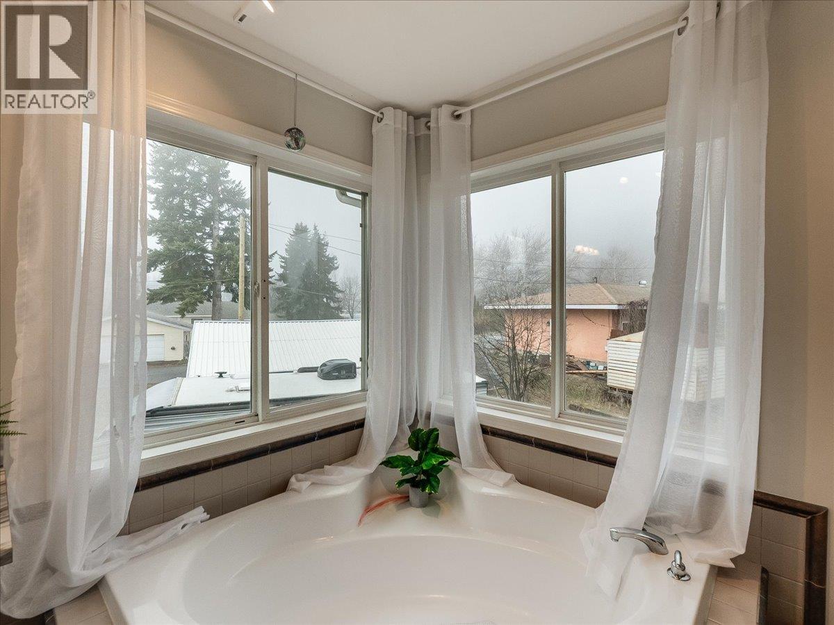 601 12TH Avenue, Genelle