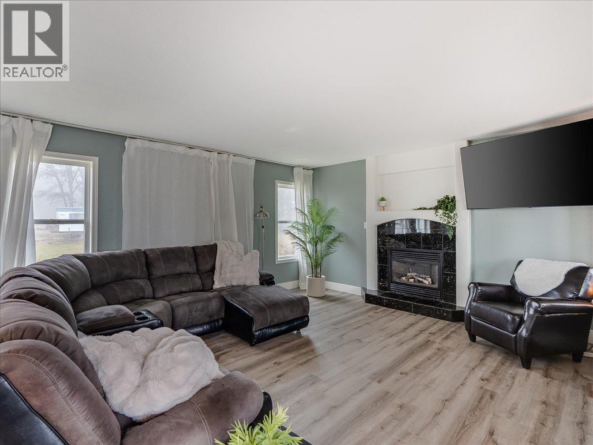 601 12TH Avenue, Genelle