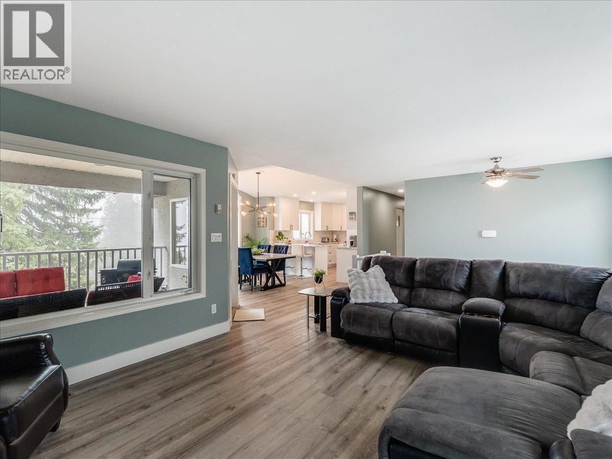 601 12TH Avenue, Genelle