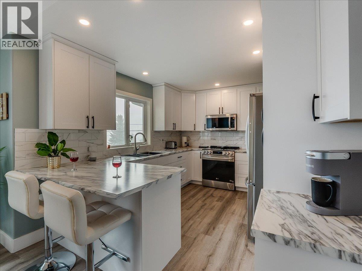 601 12TH Avenue, Genelle