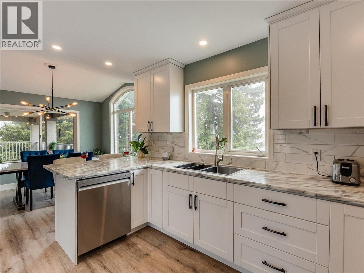 601 12TH Avenue, Genelle