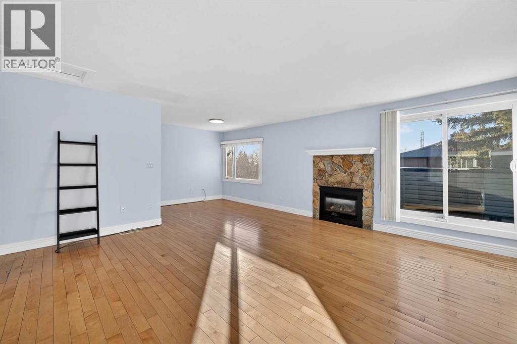 Single Family House Bi-level for Sale in   Glamis Green SW Glamorgan Calgary 