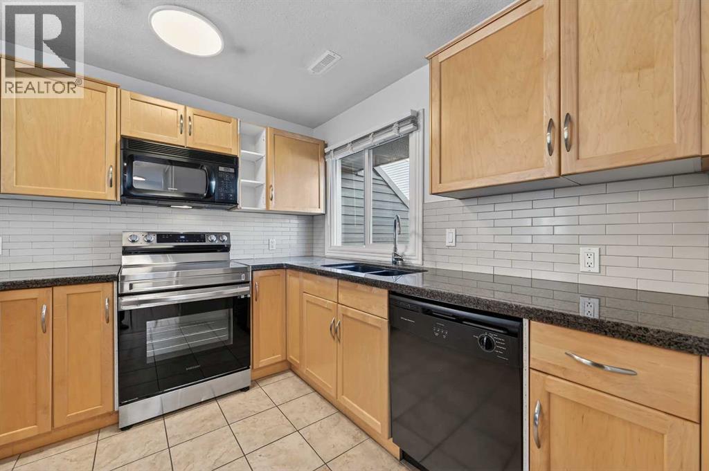 Single Family House Bi-level for Sale in   Glamis Green SW Glamorgan Calgary 