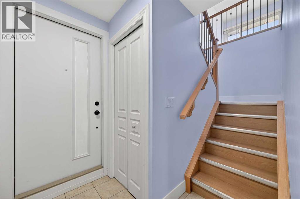 Single Family House Bi-level for Sale in   Glamis Green SW Glamorgan Calgary 