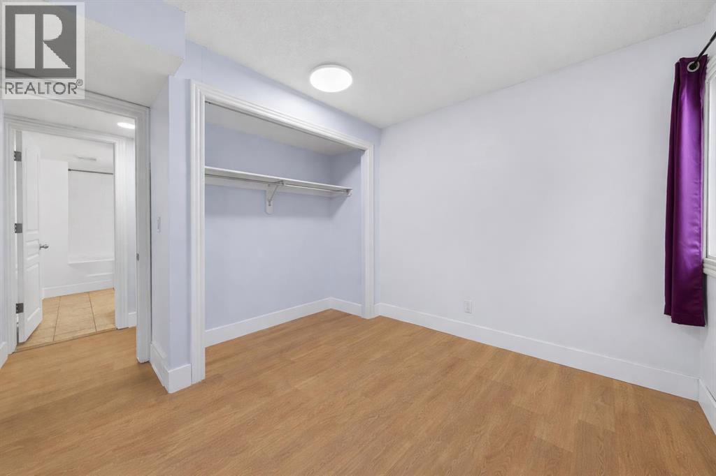 Single Family House Bi-level for Sale in   Glamis Green SW Glamorgan Calgary 