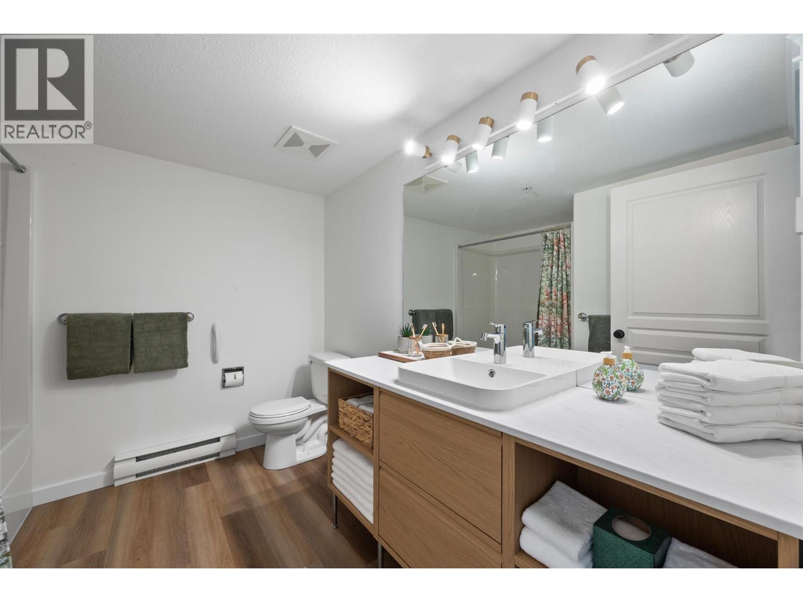 #203 490 LORNE STREET - 24