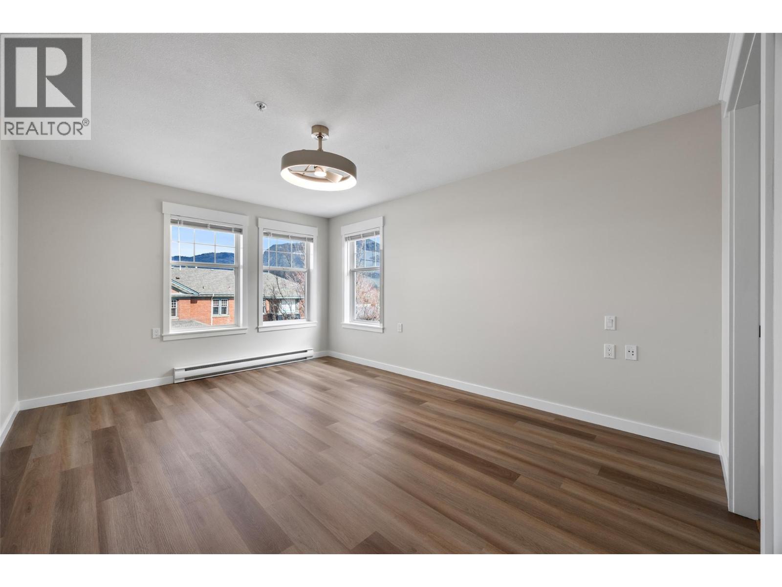 #203 490 LORNE STREET - 18